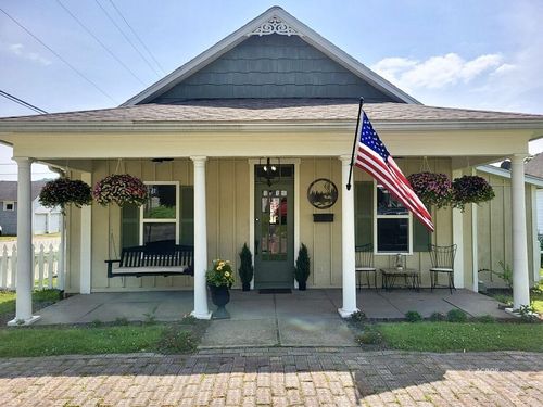 953 Walnut St, Nelsonville, OH, 45764-1562 | Card Image