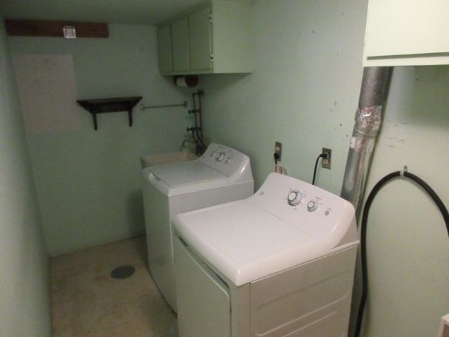18447 University Park Dr, Condo with 2 bedrooms, 1 bathrooms and null parking in Livonia MI | Image 10