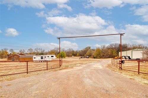 11221 N 1960 Cir, Elk City, OK, 73644-2394 | Card Image