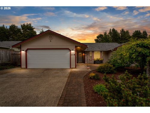 118 Park Village Loop, Florence, OR, 97439 | Card Image