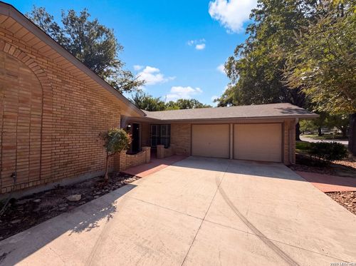 326 De Soto Dr, Universal City, TX, 78148-3131 | Card Image