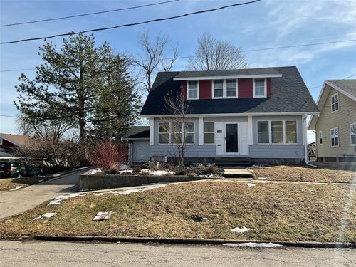 111 S 4th Ave E, Newton, IA, 50208-3857 | Card Image