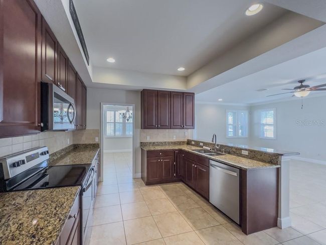 16127 Churchview Dr, Townhouse with 4 bedrooms, 3 bathrooms and null parking in LITHIA FL | Image 4