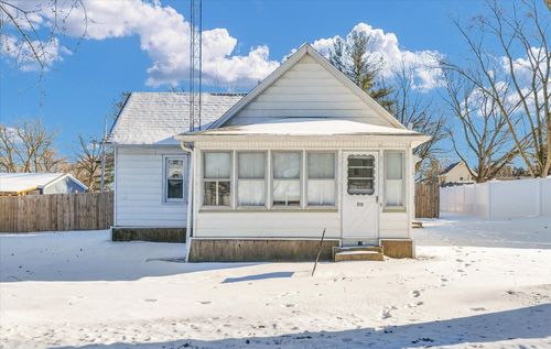 215 N Center St, Melvin, IL, 60952-4126 | Card Image