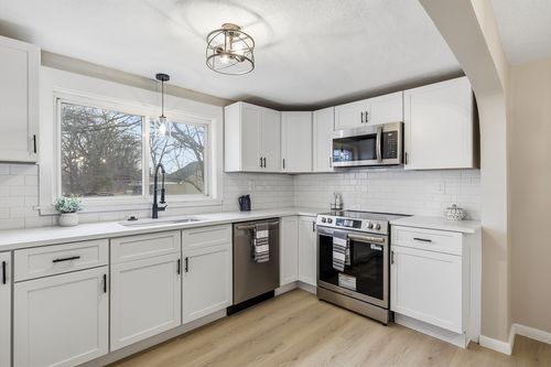 23 Sterling St, Chicopee, MA, 01020-3620 | Card Image