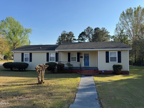 325 Tuskeegee Dr, Laurinburg, NC, 28352-3373 | Card Image