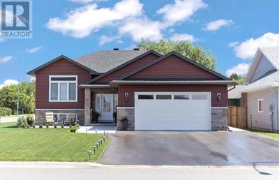 107 Chatfield Dr, Home with 3 bedrooms, 3 bathrooms and null parking in Sault Ste. Marie ON | Image 2