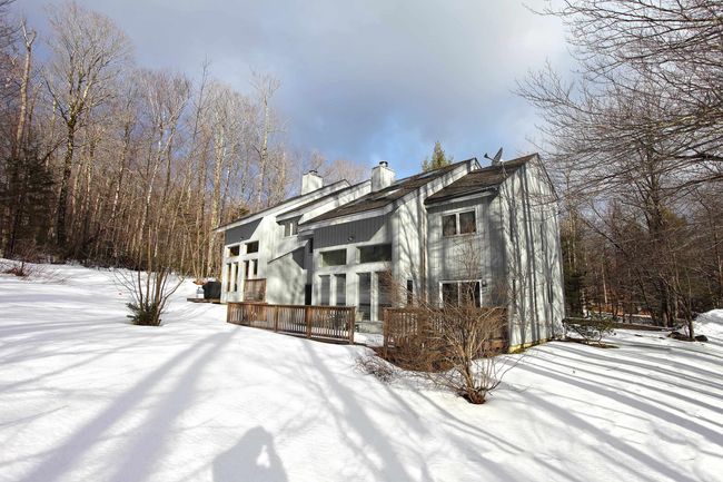 B - 33B Suntec Loop, Condo with 4 bedrooms, 4 bathrooms and null parking in West Dover VT | Image 25