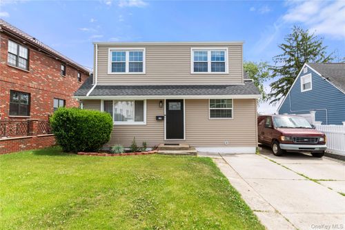175 Arthur Ave, S Floral Park, NY, 11001-3503 | Card Image