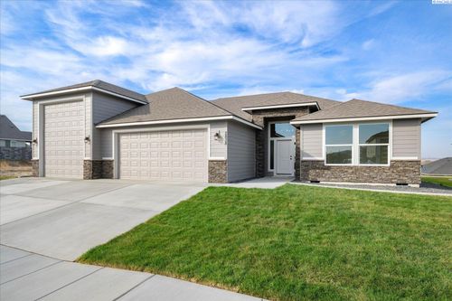 2838 S Alaska St, Kennewick, WA, 99338-5680 | Card Image