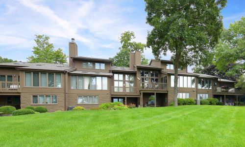3757 Nagawicka Shores Dr, Hartland, WI, 53029-8818 | Card Image