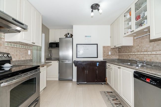 5588 Broadway, Townhouse with 2 bedrooms, 1 bathrooms and 1 parking in Burnaby BC | Image 16