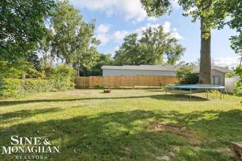 255 Harbor View Dr, Marysville, MI, 48040-2462 | Card Image