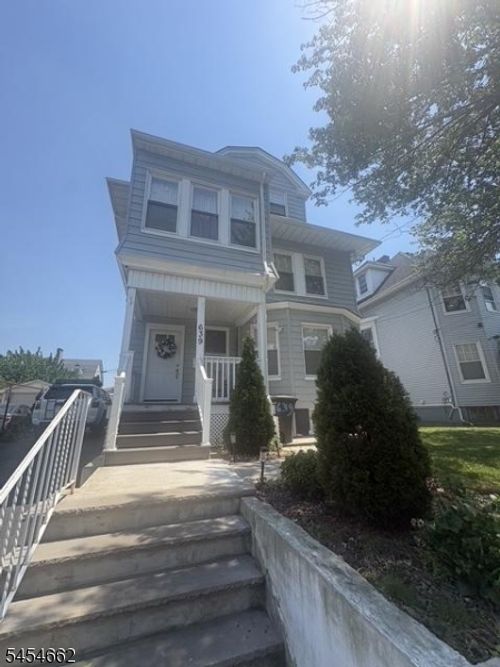 637 Parker St, Newark, NJ, 07104-2221 | Card Image