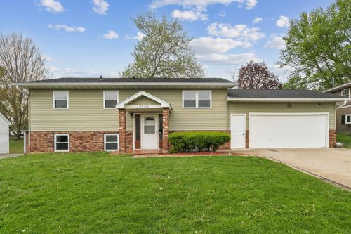 2756 Fairlane Ave, Waterloo, IA, 50702-5817 | Card Image