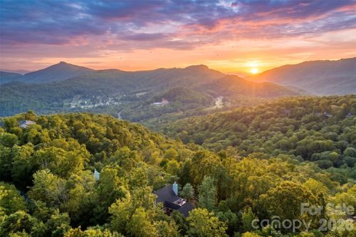 569 Shelter Rock Cir, Sugar Mountain, NC, 28604-9699 | Card Image