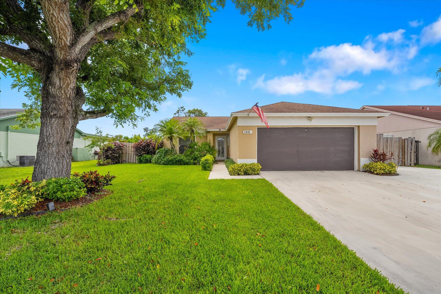 Thornbank Ln, Royal Palm Beach, FL 33411