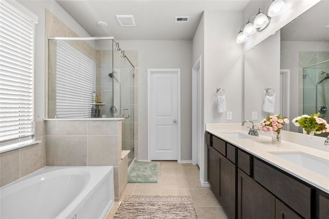 2739 Meadow View Ln, House other with 5 bedrooms, 4 bathrooms and 2 parking in Conroe TX | Image 13
