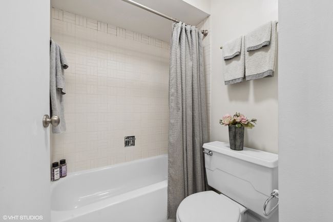 APT-10AS - 2100 N Lincoln Park W, Condo with 2 bedrooms, 2 bathrooms and 1 parking in CHICAGO IL | Image 12