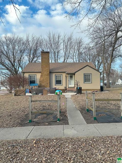 102 E 3rd Street, Early, IA, 50535 | Card Image