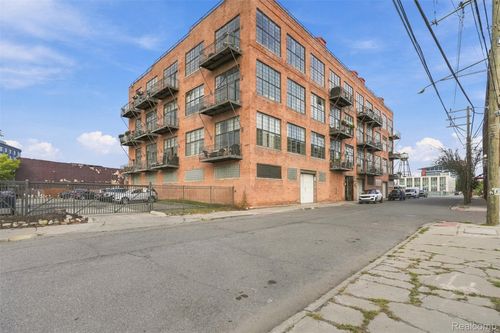 210-2003 Brooklyn Street, Detroit, MI, 48226 | Card Image