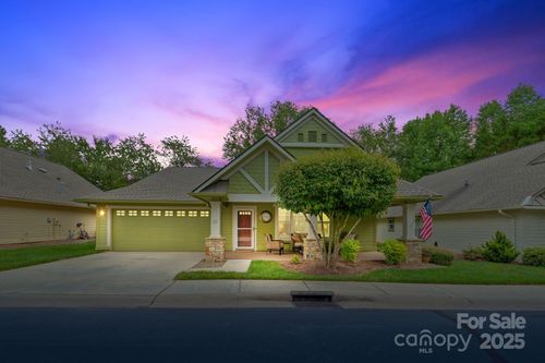 44 Gray Wolf Ln, Hendersonville, NC, 28792-7423 | Card Image