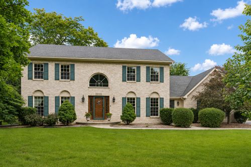 8S765 Singletree Ln, Naperville, IL, 60565-9234 | Card Image