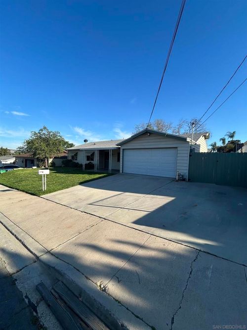 8821 Siwanoy Ct, Santee, CA, 92071-2445 | Card Image