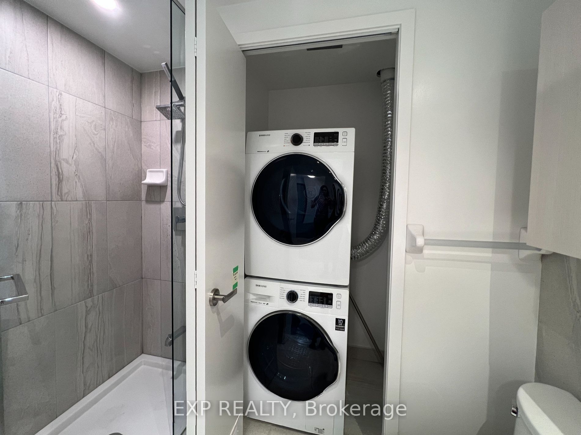Residential Lease in Toronto C10 3
