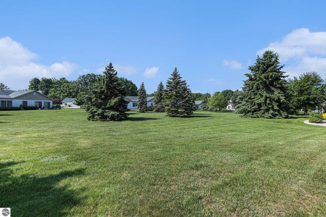 301 Golfview Ln, House other with 2 bedrooms, 2 bathrooms and null parking in Elk Rapids MI | Image 7