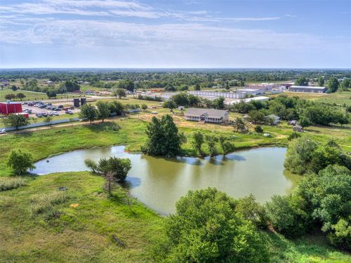 4124 E Horseshoe Ln, Moore, OK, 73160-9225 | Card Image