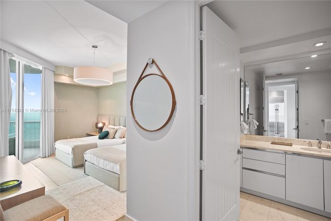 APT-3202 - 16051 Collins Ave, Condo with 2 bedrooms, 3 bathrooms and null parking in Sunny Isles Beach FL | Image 13