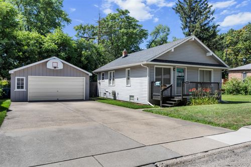 8431 Roseland Ct, Oak Park, MI, 48237-1818 | Card Image