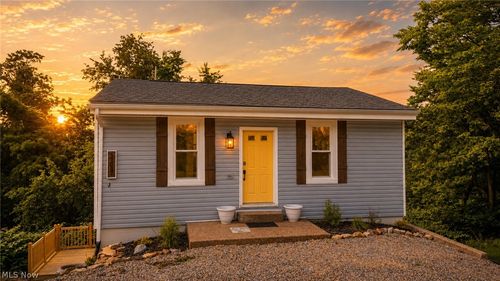 57087 Ferryview Rd, Martins Ferry, OH, 43935-8705 | Card Image