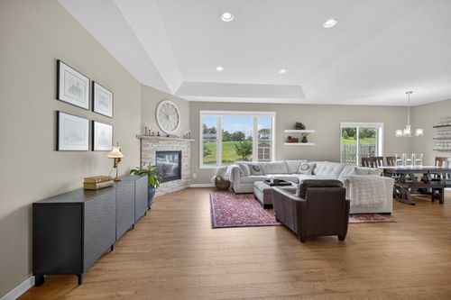 875 Golfview Ave, Zumbrota, MN, 55992-7336 | Card Image