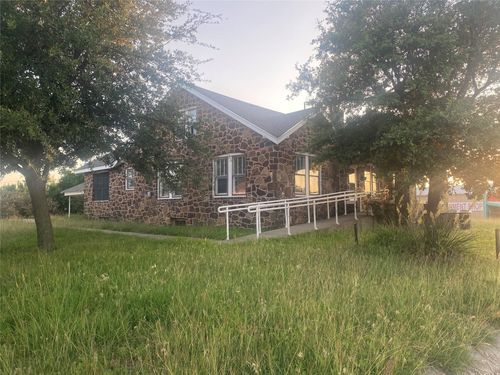 602 E Wise St, Bowie, TX, 76230-5225 | Card Image