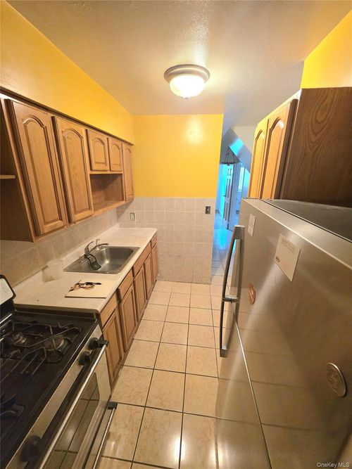 fl-1st-566 E 82nd St, New York, NY, 10028-7548 | Card Image