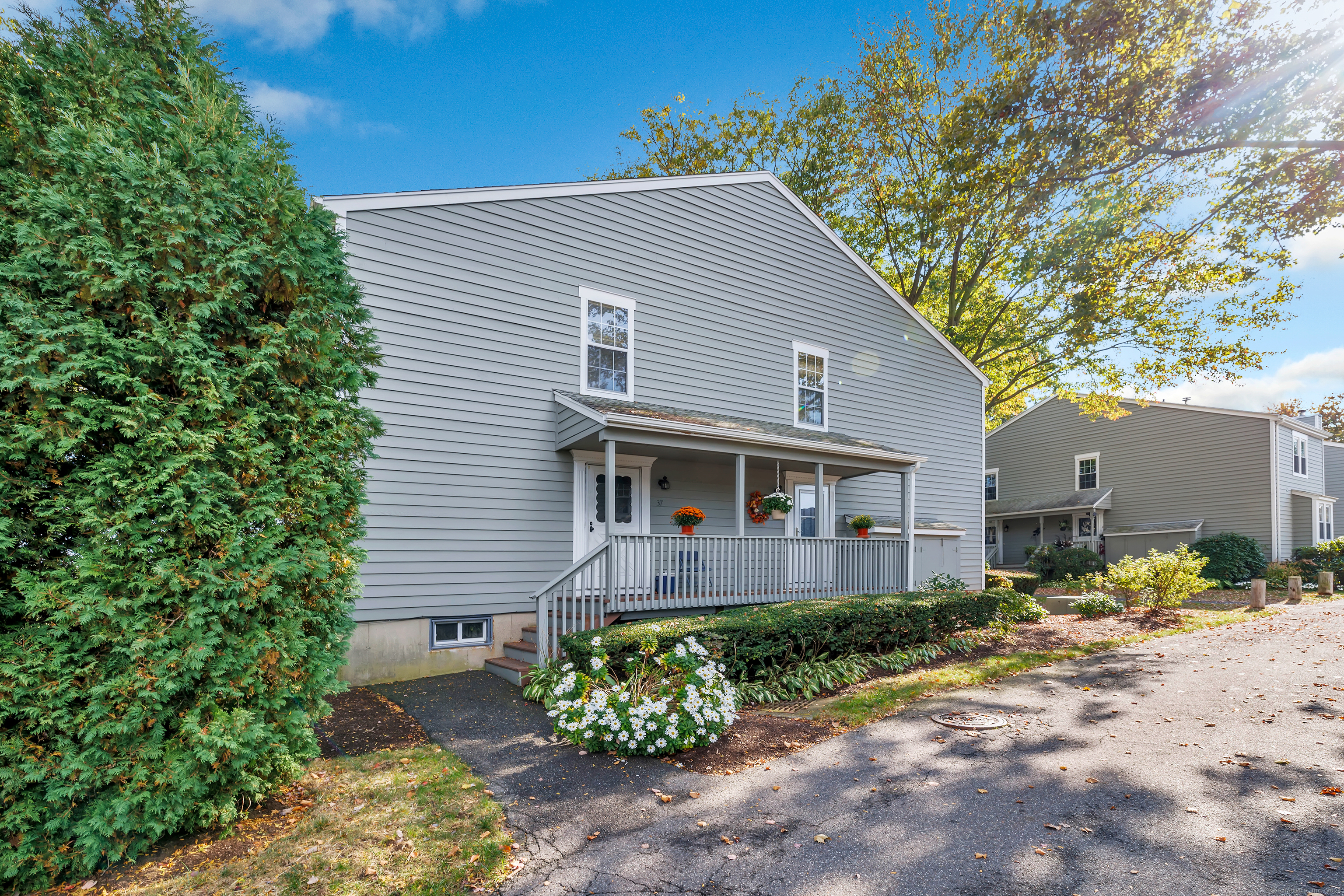 Ferry Ct, Stratford, CT 06615