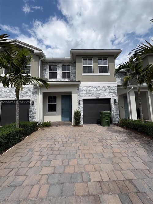 135-135 Sw 171st Ln, Pembroke Pines, FL, 33027-1456 | Card Image