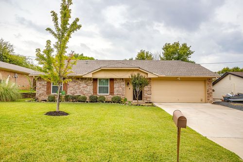 2217 Pecos Dr, Grapevine, TX, 76051-4811 | Card Image