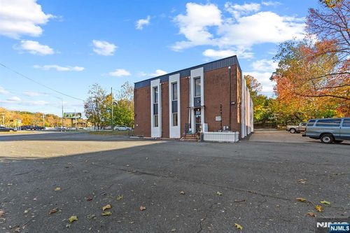 201 Lower Notch Rd, Little Falls, NJ, 07424-1802 | Card Image