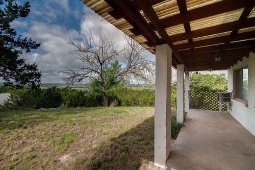 999 Royal Oaks Loop, Fredericksburg, TX, 78624-6651 | Card Image