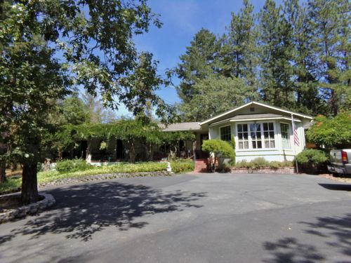 751 Espey Rd, Grants Pass, OR, 97527-7727 | Card Image