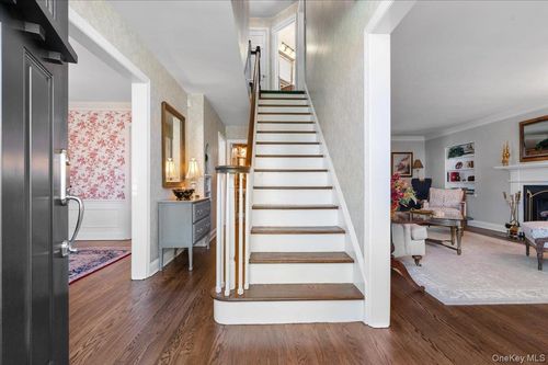 96 Huntington Rd, Garden City, NY, 11530-3122 | Card Image