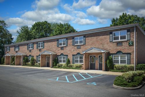 d01-850 Little East Neck Rd, West Babylon, NY, 11704-4625 | Card Image
