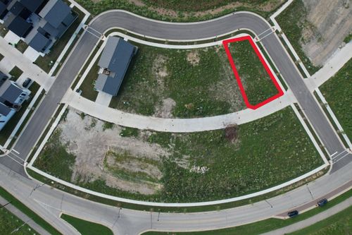 9437 S Cypress Pl, OAK CREEK, WI, 53154-5693 | Card Image