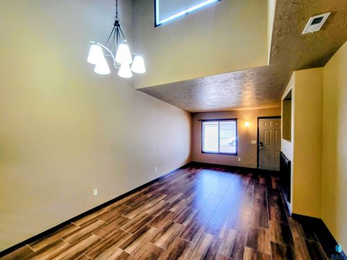2905 E Indigo Pl, Sioux Falls, SD, 57108-4501 | Card Image