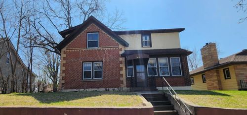 915 Center St, New Ulm, MN, 56073-3251 | Card Image