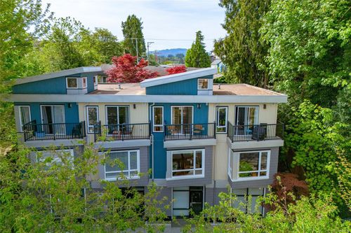 202-116 Queens Rd, Duncan, BC, V9L2W6 | Card Image