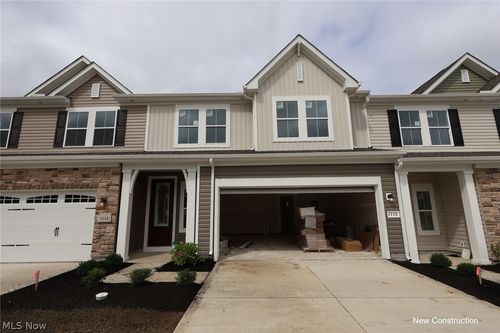 5112 Shepherds Gln, Willoughby, OH, 44094-3386 | Card Image
